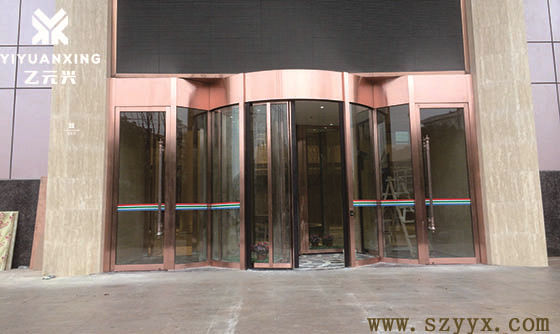 金融大廈兩翼自動(dòng)轉(zhuǎn)門(mén)(玫瑰金包邊) 金融大廈兩翼自動(dòng)轉(zhuǎn)門(mén)(玫瑰金包邊)